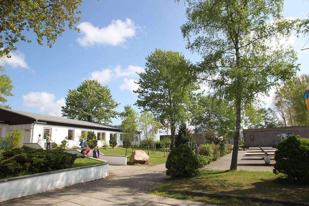 Djh Jugendherberge Щралзунд Екстериор снимка